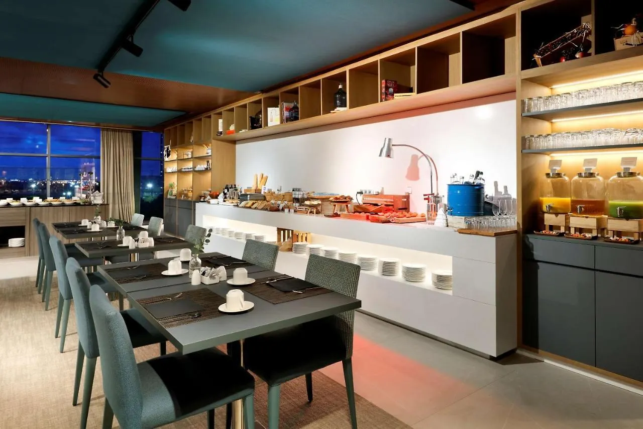 Hotel Hyatt Regency Barcelona Tower L'Hospitalet de Llobregat 5*,